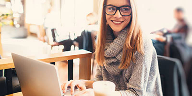 Girl-on-laptop_400x200px